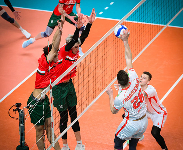 «Локомотив» дома сильнее